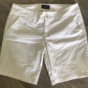 American Eagle White Twill Shorts: 12